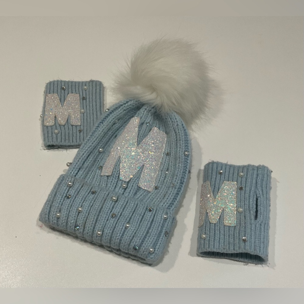 🍏🍏🍏 Justice Girl’s Pale Knit Beads Adorned Winter Hat with Palm Warmers
